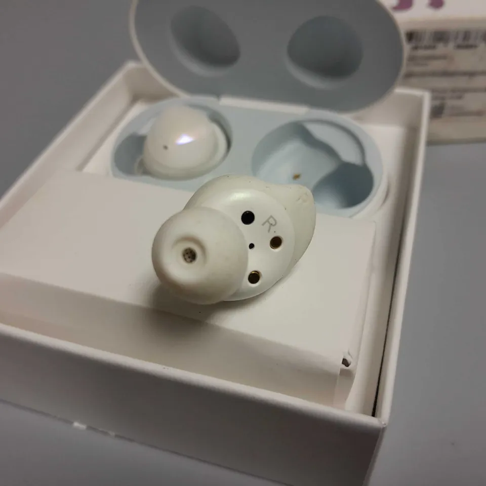 BOXED SAMSUNG GALAXY BUDS IN WHITE