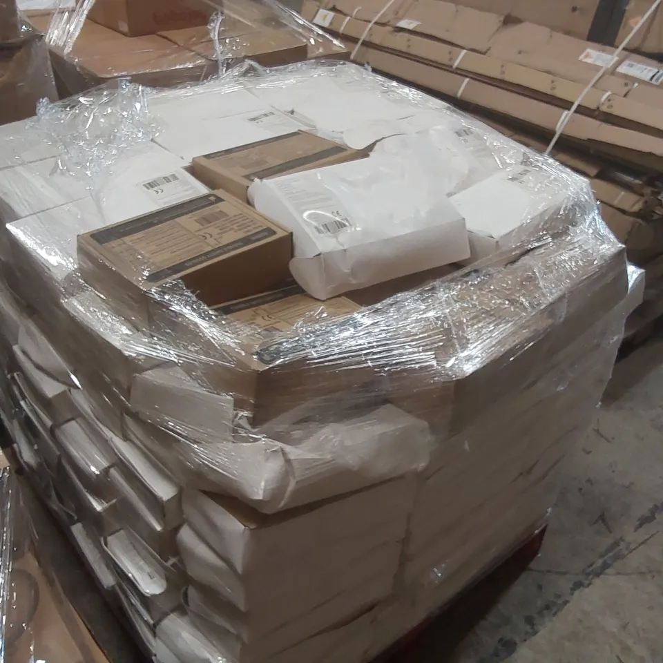 PALLET CONTAINING A VERY LARGE QUANTITY OF SAFETY GOGGLES