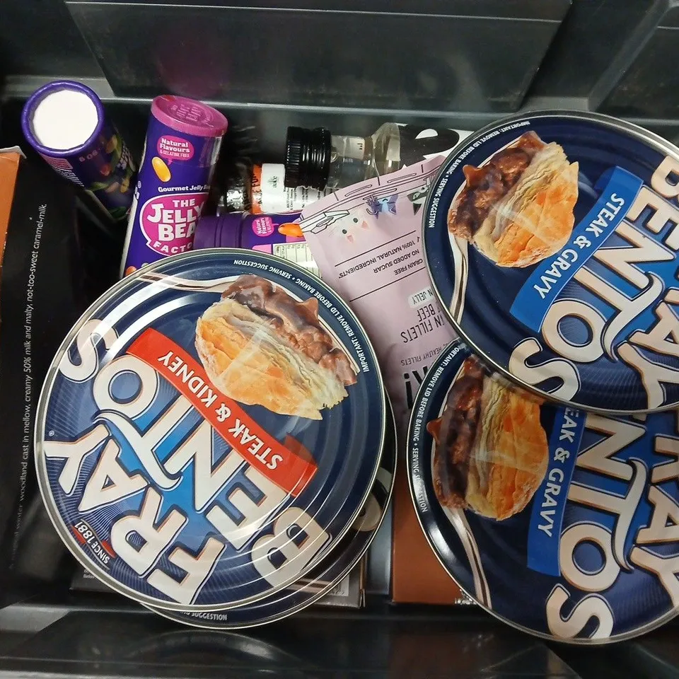 APPROXIMATELY 15 ASSORTED FOOD & DRINK ITEMS TO INCLUDE HOTEL CHOCOLAT THE NECHANTED FOREST, RAVE AMARETTO SYRUP, FRAY BENTOS PIE, ETC - COLLECTION ONLY