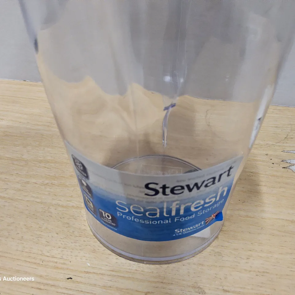 APPROXIMATELY 18 STEWART SEALFRESH 0.5L SERVING JUGS WITH LID CLEAR ( 3 BOXES )