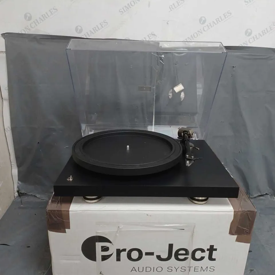 PROJECT DEBUT PRO TURNTABLE BLACK