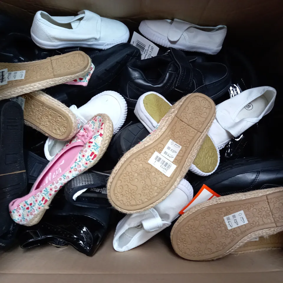APPROXIMATELY 14 ASSORTED KIDS PAIRS OF SHOES IN VARIOUS COLOURS, STYLES, AND SIZES