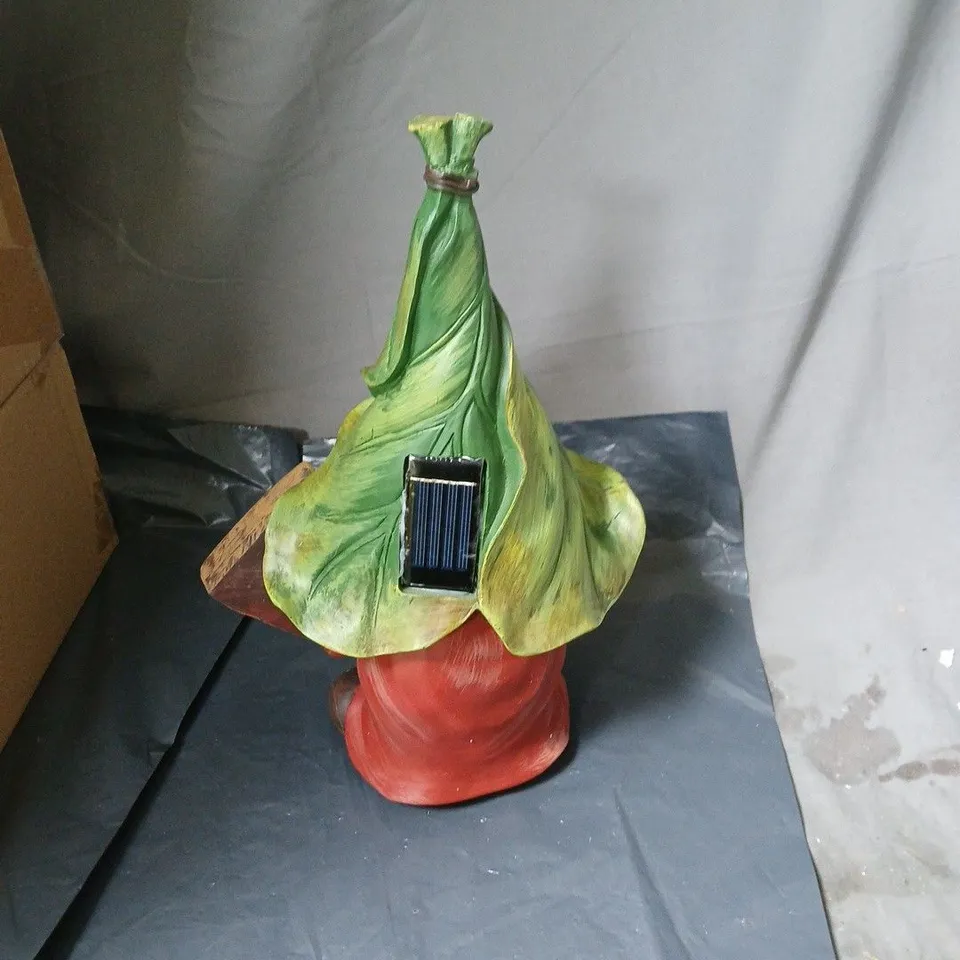 BOXED LA JOLIE MUSE RESIN GARDEN GNOME ORNAMENT - SOLAR LED LIGHT UP