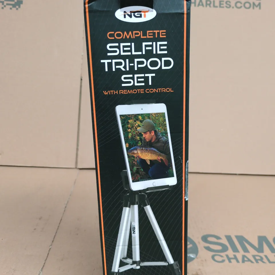 NGT COMPLETE SELFIE TRIPOD SET WITH REMOTE CONTROL
