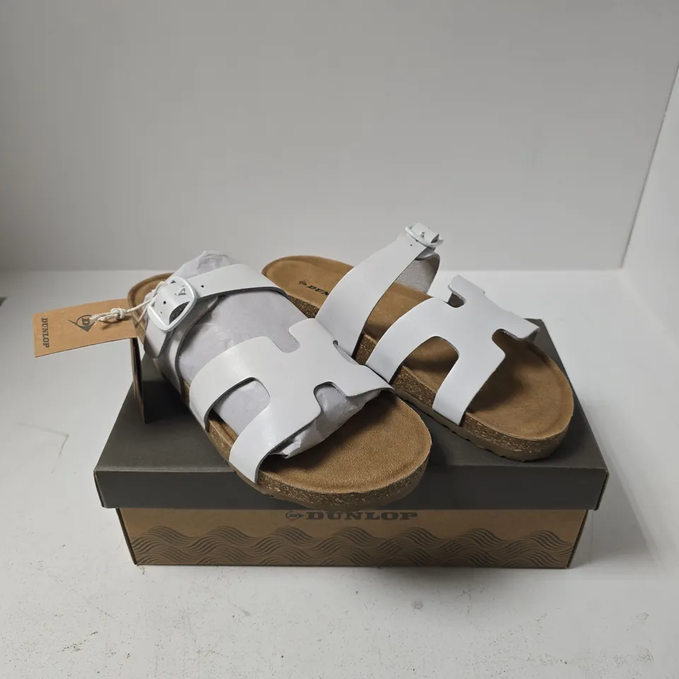 DUNLOP WOMEN'S WHITE LEATHER SANDALS – UK 7