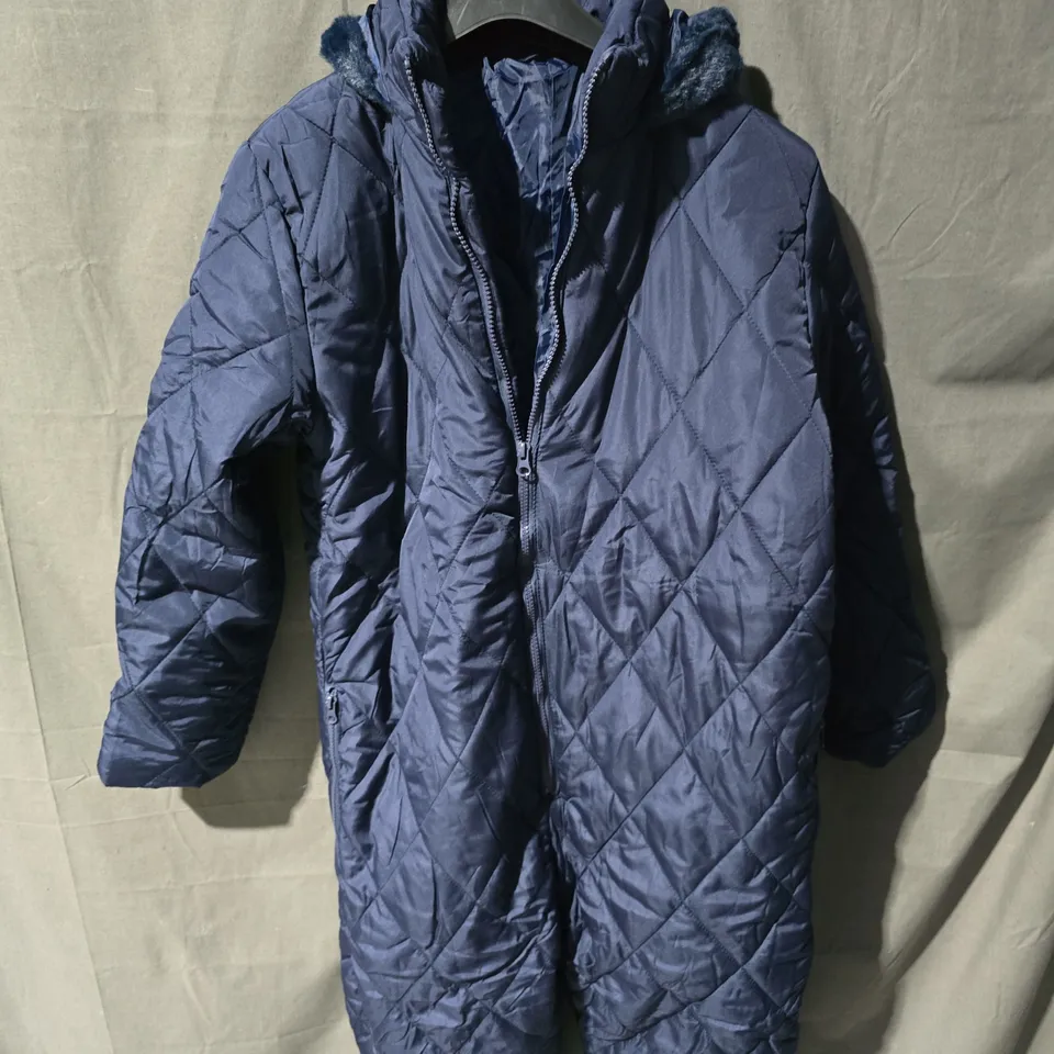 BOX OF APPROXIMATELY 25 CLOTHING ITEMS INCLUDING: BLUE COAT, BLACK COAT AND GREEN COAT