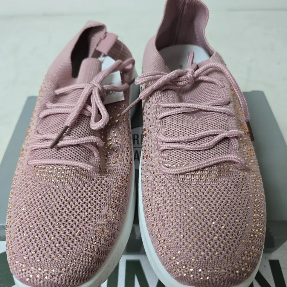 BOXED URBAN JACKS CALYPSO SHOES, PINK - SIZE 5