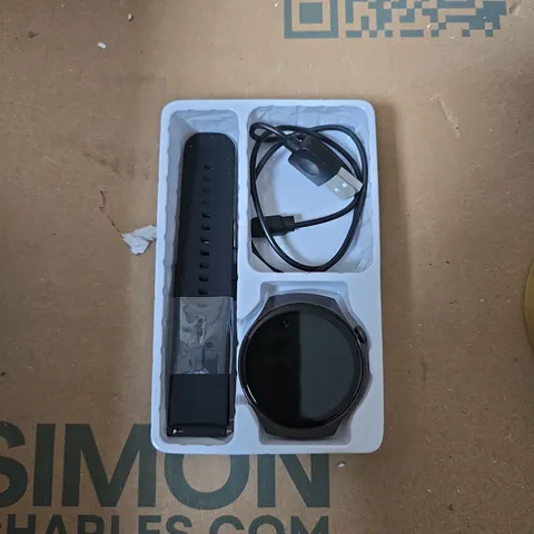 SMARTWATCH WITH USB CHARGING CABLE AND EXTRA SILICONE STRAP – BOXED