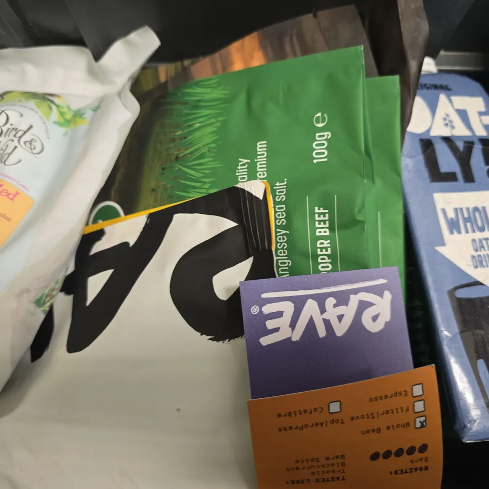 APPROXIMATELY 12 ASSORTED FOOD & DRINK ITEMS TO INCLUDE - SPRING WATER , COLA BOTTLE , FRESHPAK ROOIBOS TAGLESS TEABAGS ETC