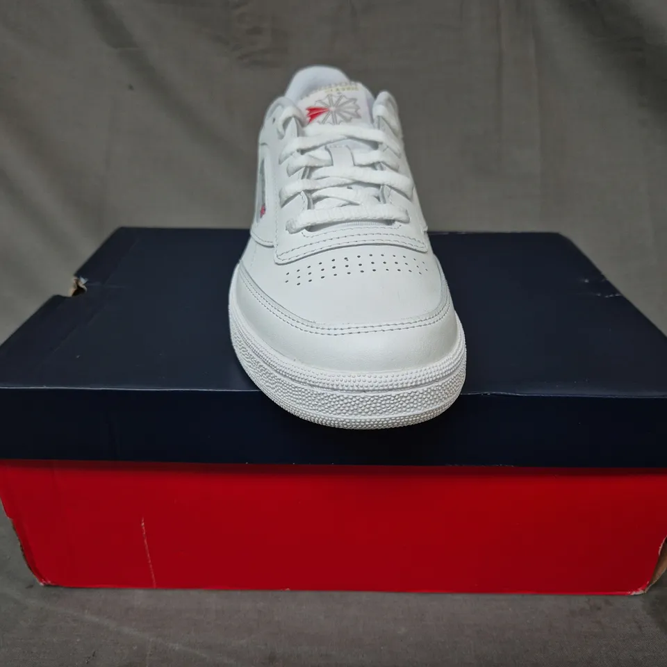 BOXED PAIR OF REEBOK CLUB C 85 WOMEN'S SHOES IN WHITE UK SIZE 8