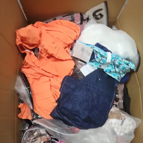 BOX OF APPROXIMATELY 20 ASSORTED CLOTHING ITEMS IN VARIOUS COLOURS, SIZES AND STYLES 