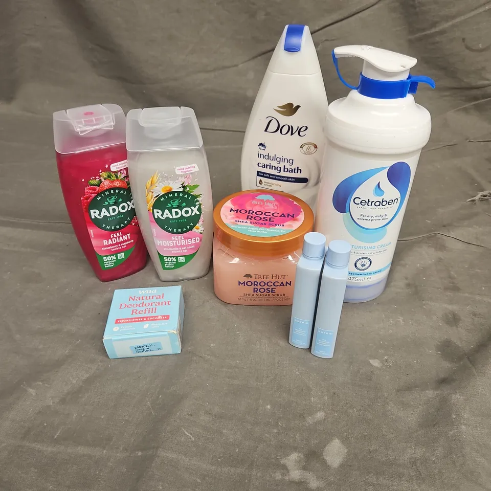 APPROXIMATEY 20 HEALTH AND BEAUTY PRODUCTS TO INCLUDE - CETRABEN MOISTURISING CREAM - MOROCCAN ROSE SUGAR SCRUB - RADOX SHOWER GEL - ETC