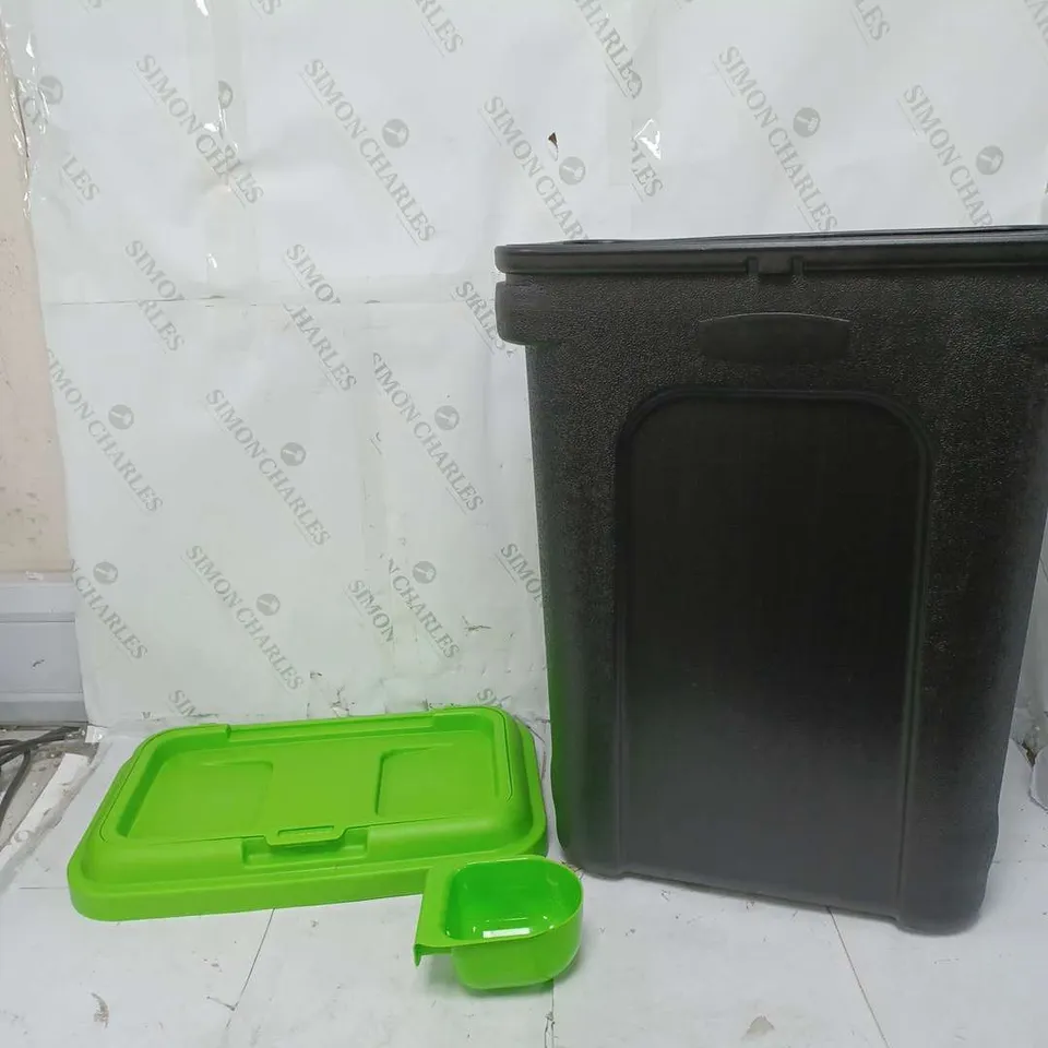 PET FOOD CONTAINER 30L IN GREEN 