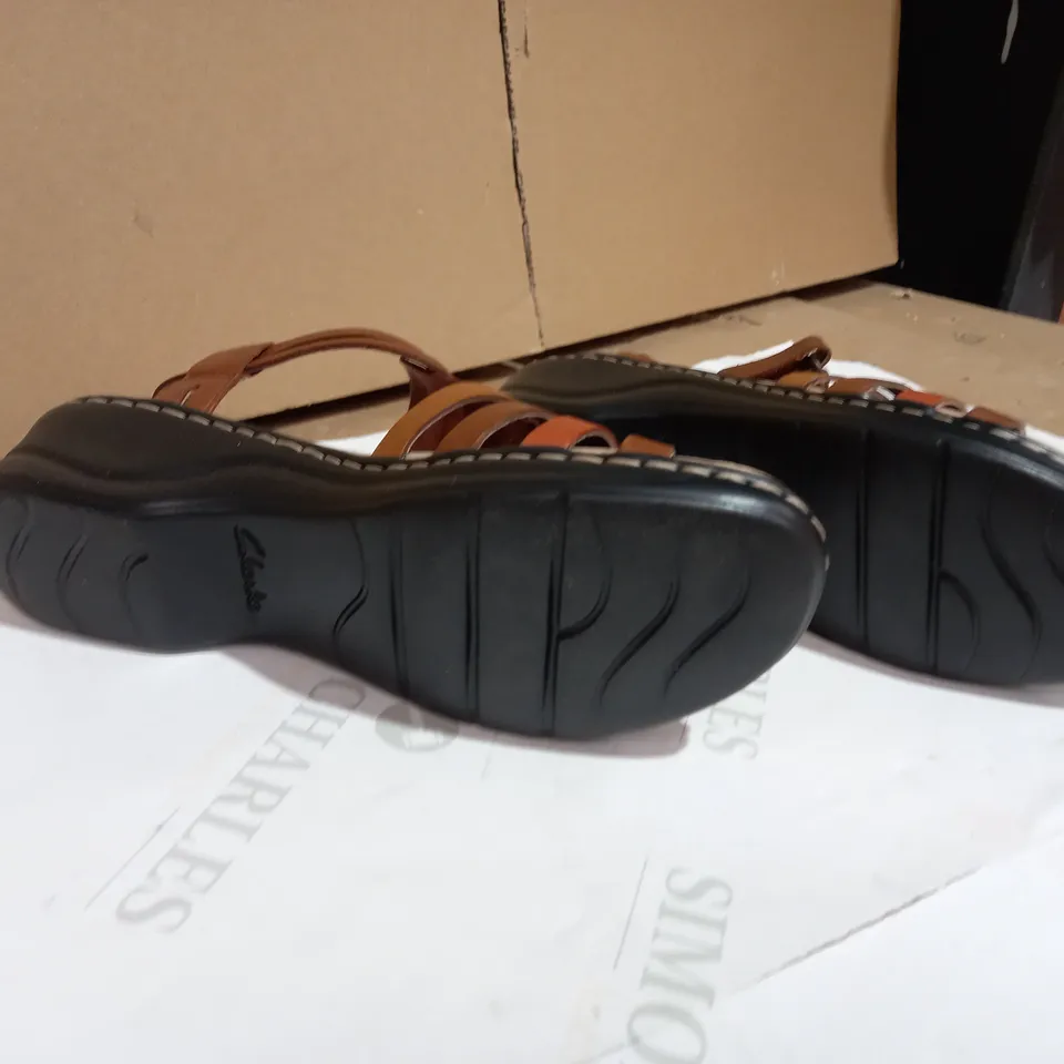 BOX OF CLARKS LEXI BRIDGE TAN BROWN SANDALS SIZE 7