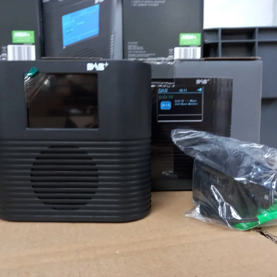 DAB+ RADIO WITH LCD COLOUR DISPLAY SCREEN