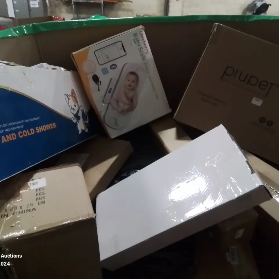 PALLET CONTAINING VARIOUS ASSORTED ITEMS TO INCLUDE: BABY SCALES, HOT AND COLD SHOWER UNIT, BATHROOM TAPS, ETC.