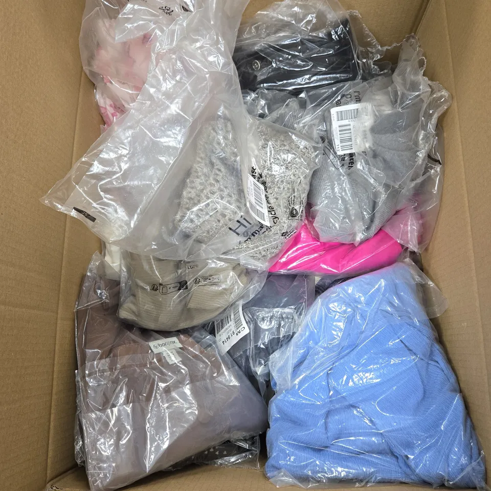 BOX OF APPROXIMATELY 25 ASSORTED CLOTHING ITEMS OF VARIOUS STYLES AND SIZES TO INCLUDE KHAKI DRESS, PINK DRESS, OLIVE TOP ETC