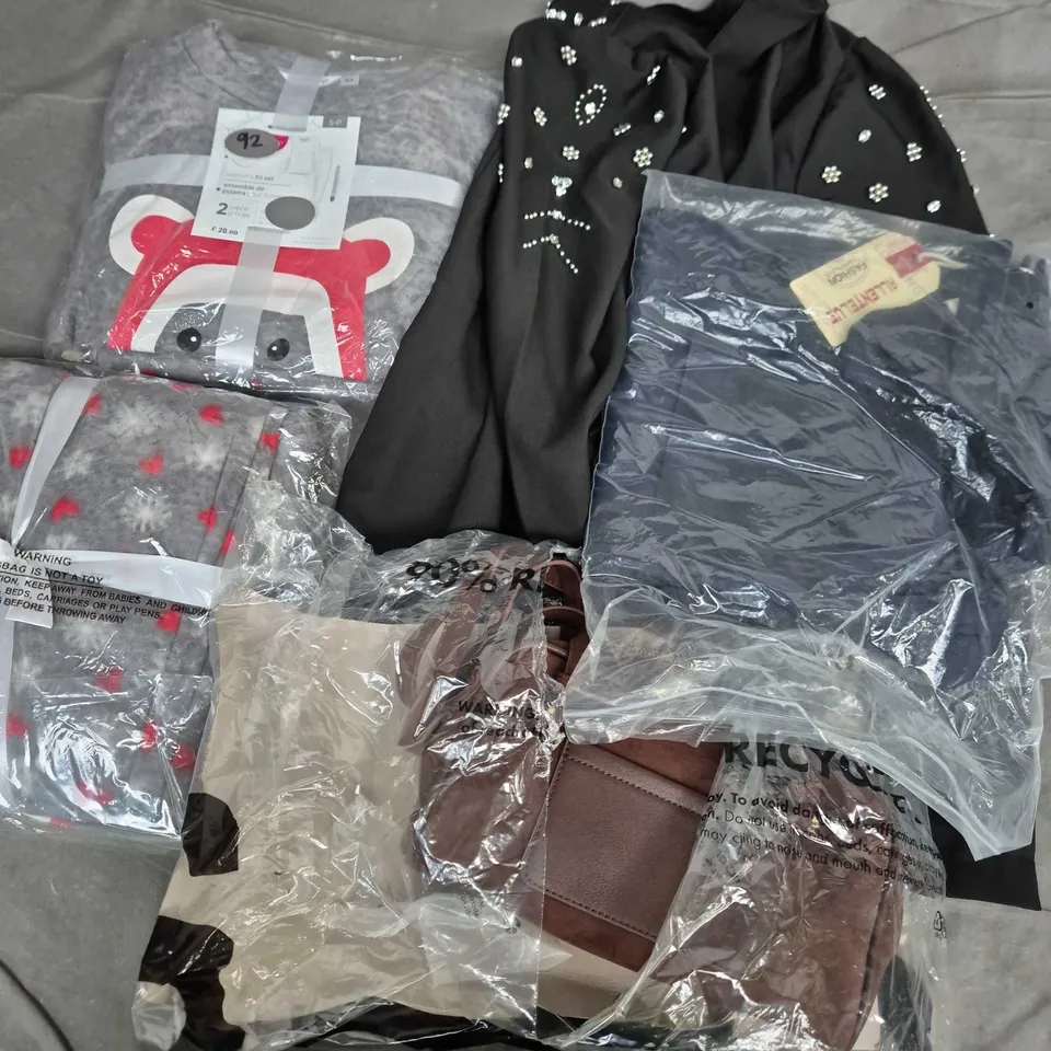 APPROXIMATELY 25 ASSORTED CLOTHING ITEMS IN VARIOUS SIZES, STYLES & COLOURS TO INCLUDE BRANDS SUCH AS ASOS, FASHION, CARISMA, ETC - COLLECTION ONLY