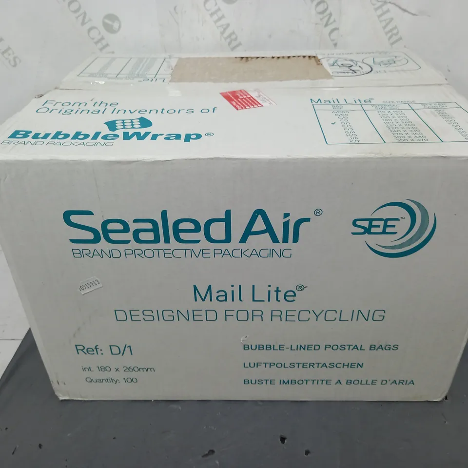 BOXED SEALED AIR MAIL LITE D/1 BUBBLE LINED POSTAL BAGS IN WHITE (QTY IN BOX: 100)