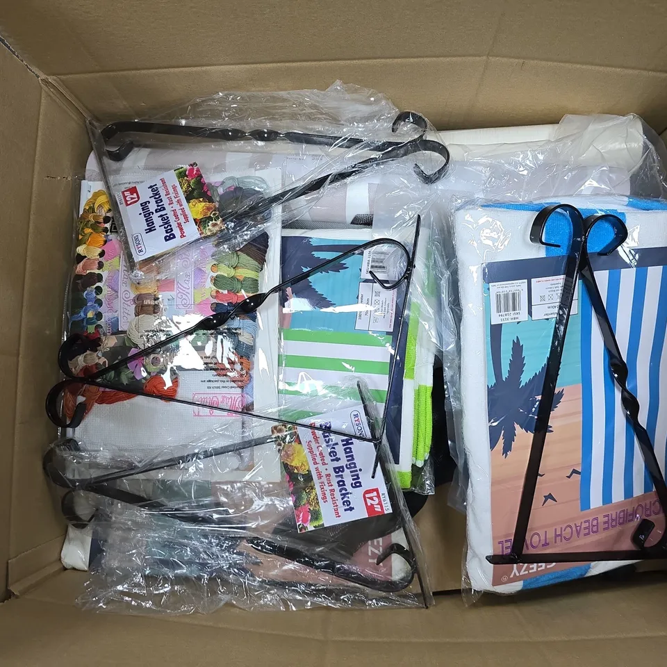 APPROXIMATELY 20 ASSORTED ITEMS TO INCLUDE WALLPAPER, BEACH TOWELS, HANGING BASKET BRACKETS, ETC