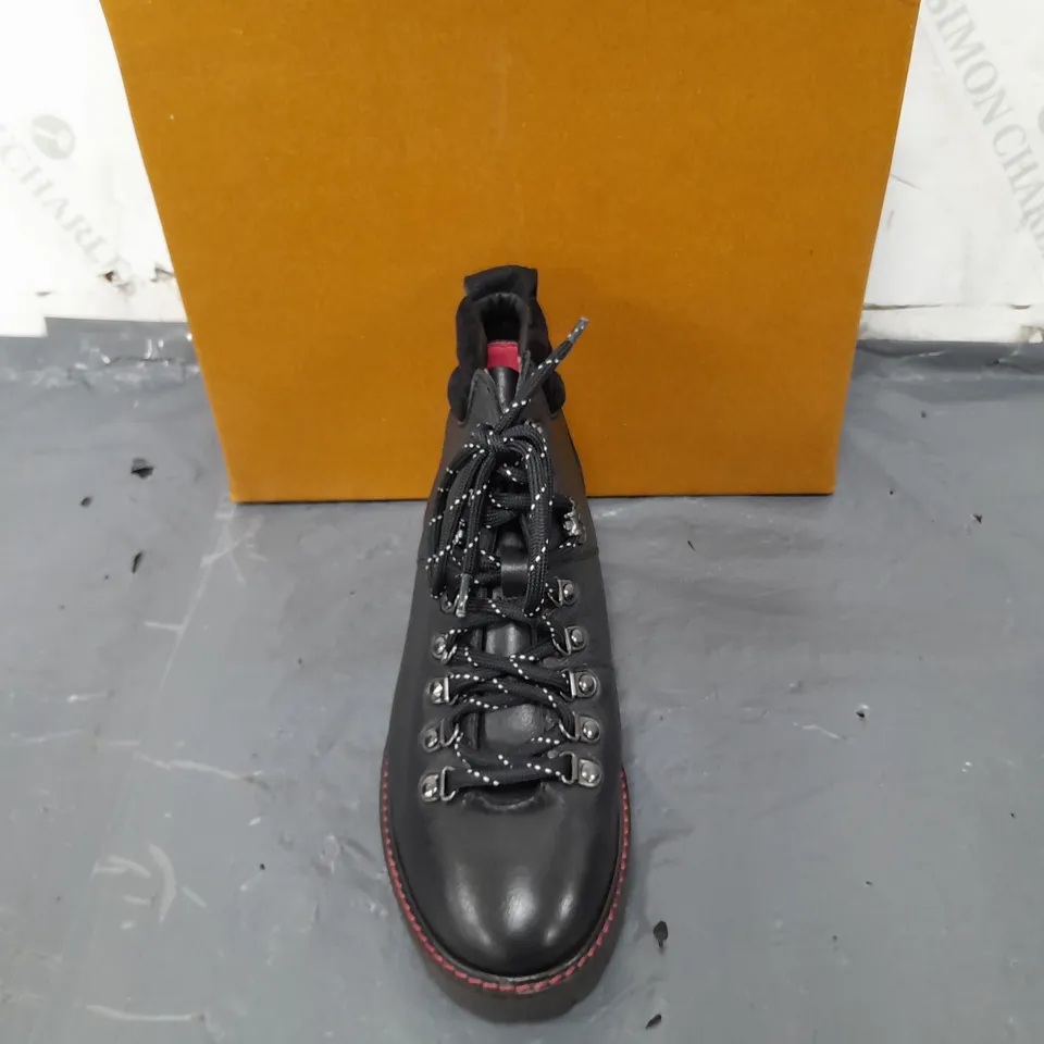 BOXED PAIR OF WHITE STUFF BLACK LEATHER BOOTS SIZE 6