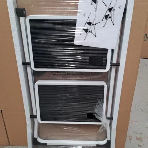 SEALED 2 STEP STEPLADDER