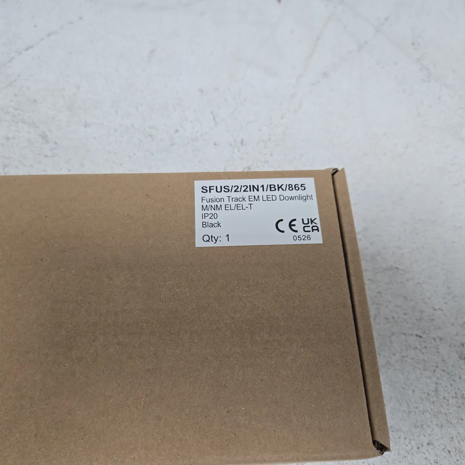 FUSION TRACK EM LED DOWN LIGHT IP20 BLACK BOXED