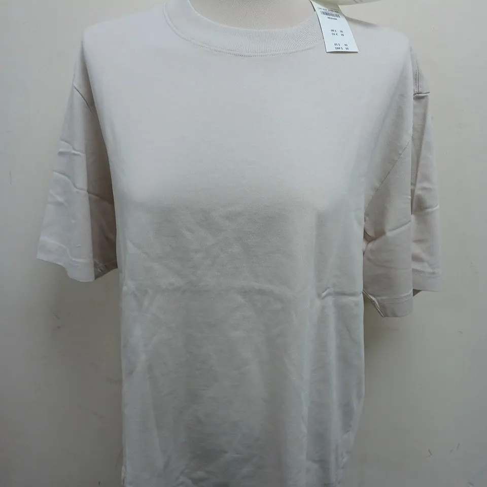 ABERCROMBIE & FITCH PREMIUM POLISHED TEE - M