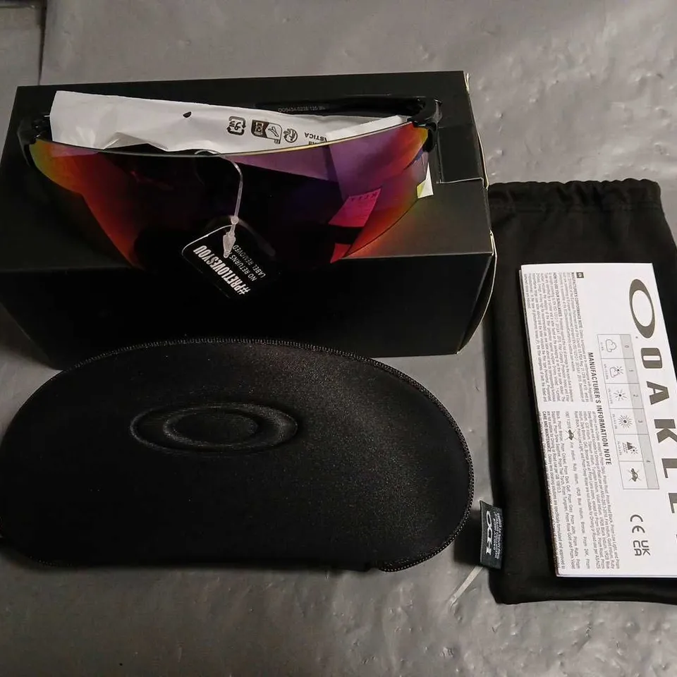 BOXED PAIR OF OAKLEY SPORTS STYLE GLASSES