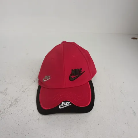 NIKE CAP – RED CROWN WITH BLACK BRIM