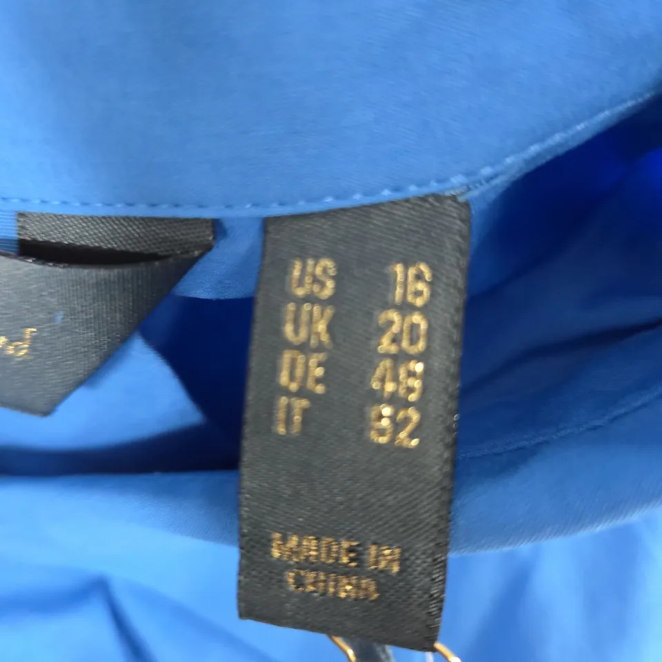 RUTH LANGFORD WOMEN'S LIGHT BLUE BUTTON-DOWN SHIRT – UK 20 (US 16)