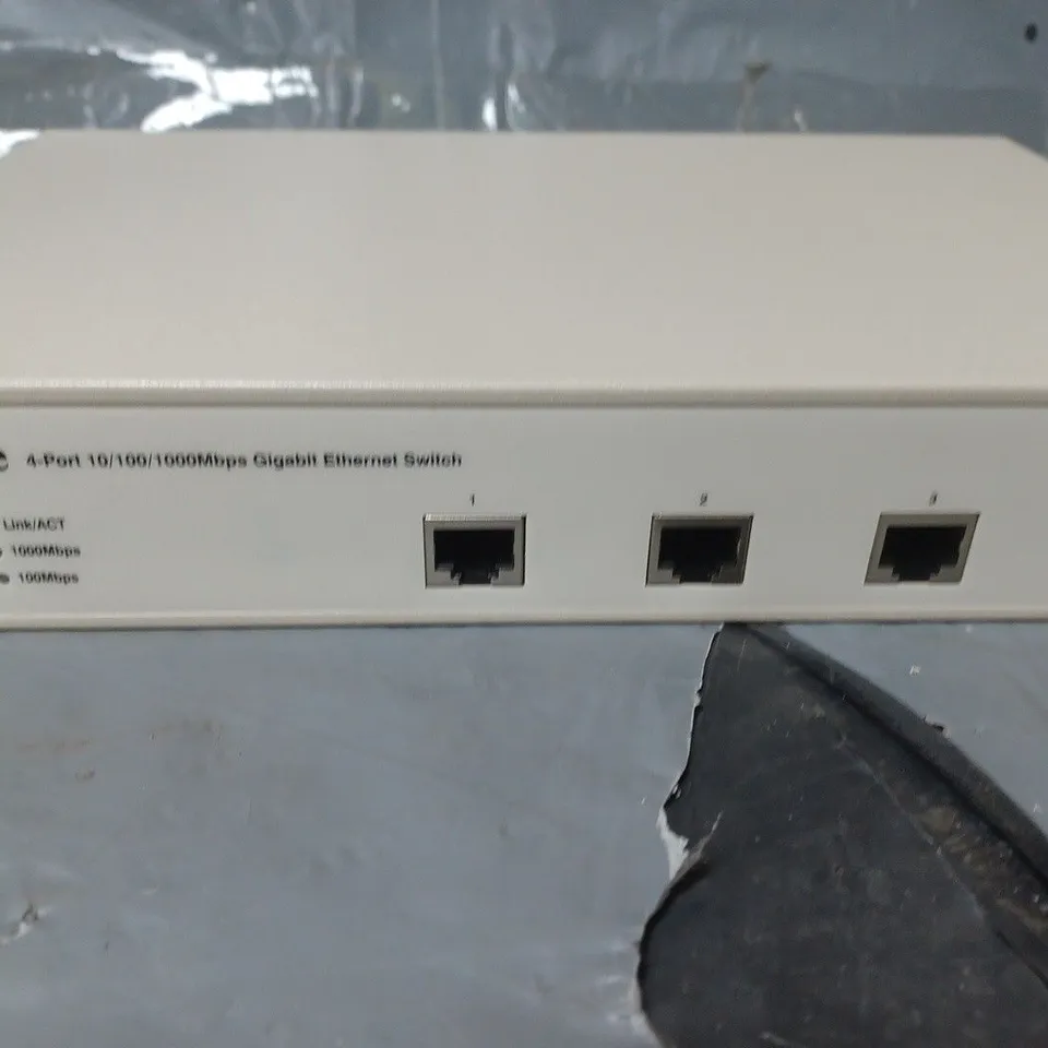 DYNAMODE GIGABIT SERIES ETHERNET SWITCH