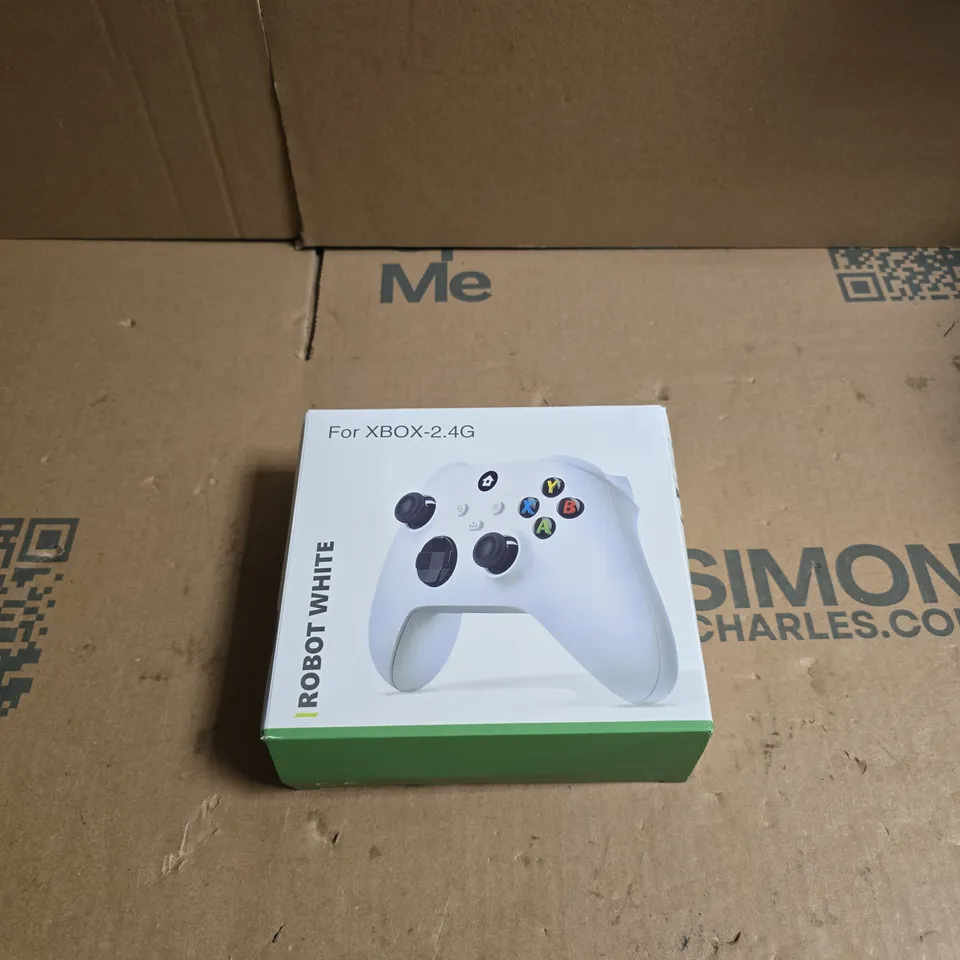 XBOX-STYLE WIRELESS CONTROLLER WHITE WITH 2.4G USB RECEIVER – ROBOT WHITE (FOR XBOX-2.4G) 