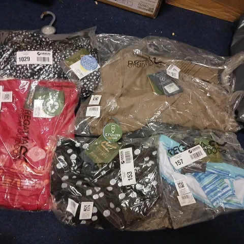 APPROXIMATELY 10 ITEMS OF ASSORTED BRAND NEW REGATTA CLOTHING ITEMS TO INCLUDE; 