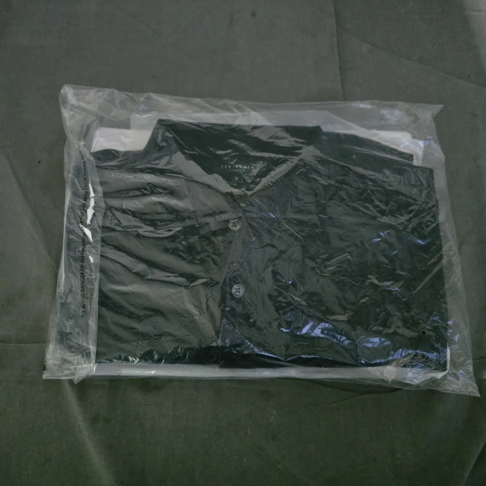 BAGGED TED BAKER LS REGULAR FIT WOOL BLEND KNITTED SHIRT IN BLACK- SIZE 5