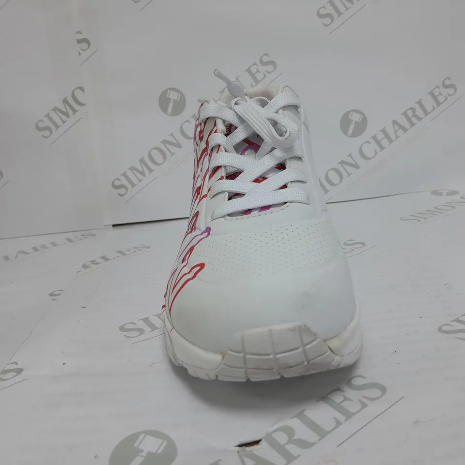 SKECHERS CUSTOMIZE TRAINERS SIZE 7