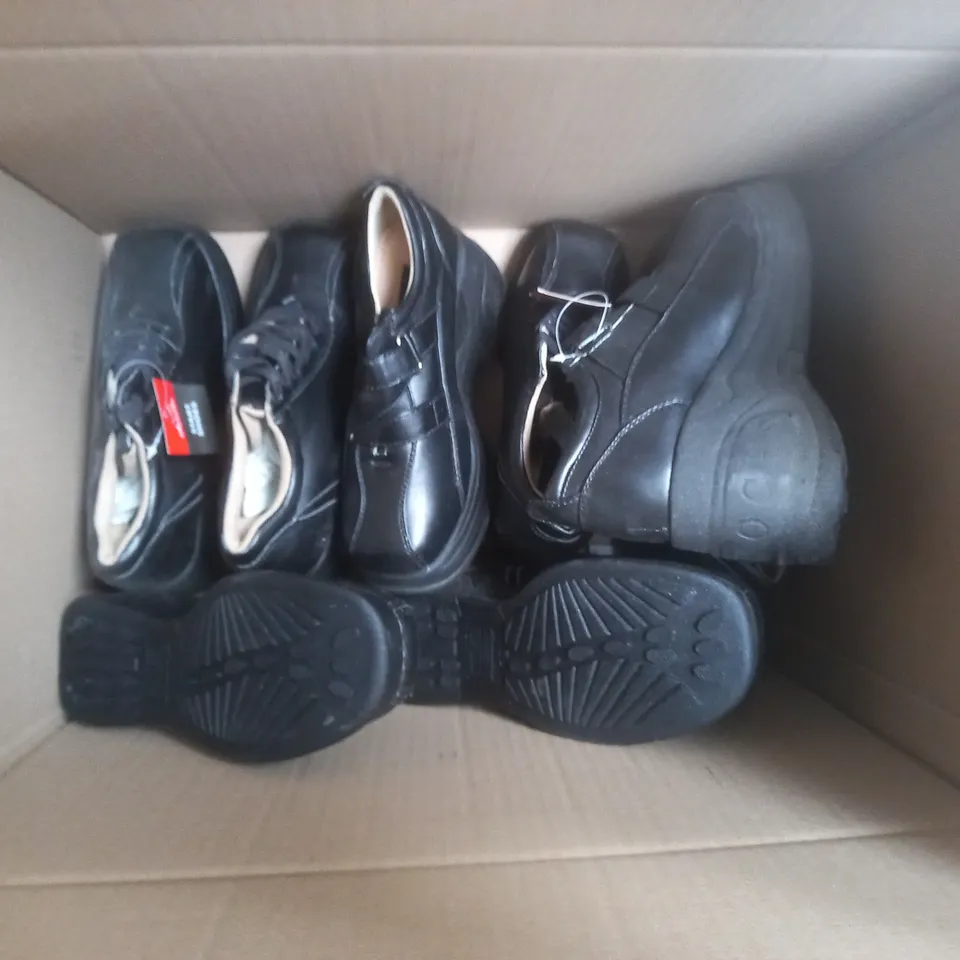 BOX OF APROX 5 PAIRS OF AUROCHS SHOES IN VARIOUS SIZES