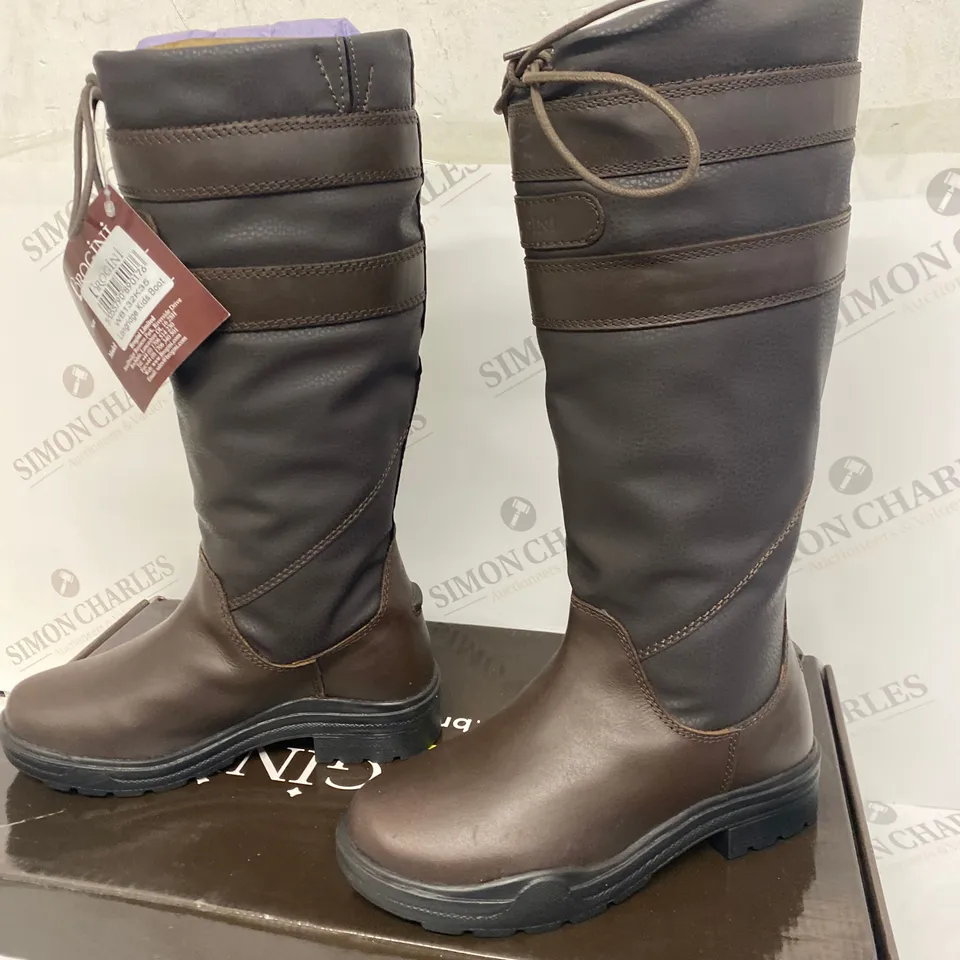 BOXED PAIR OF BROGINI LONGRIDGE KIDS BOOTS SIZE 35
