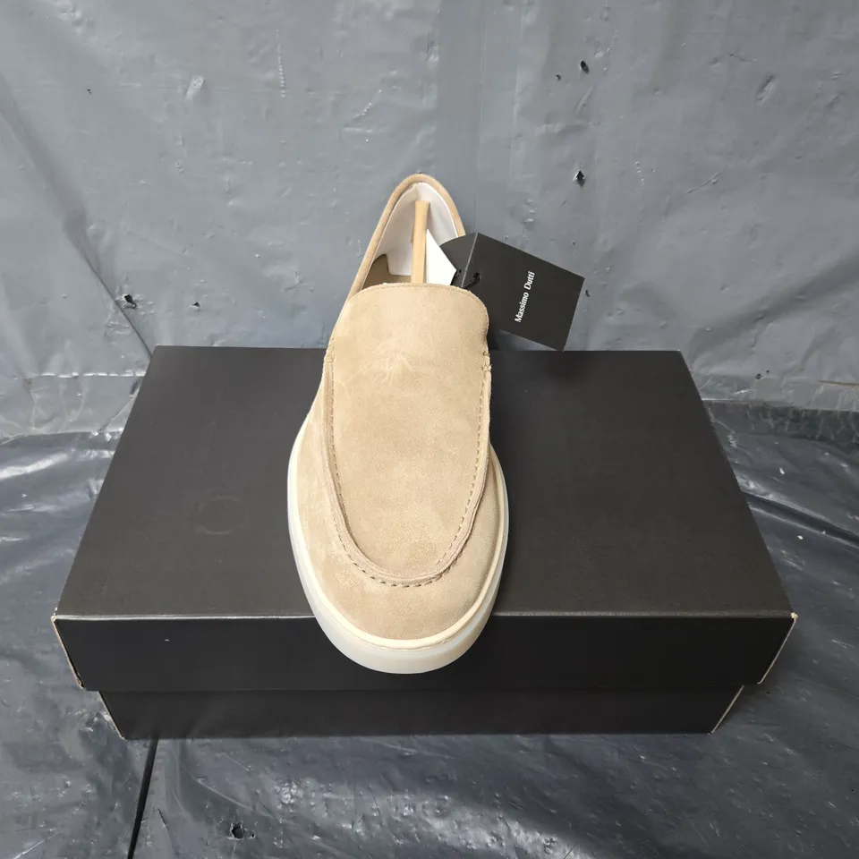 BOXED PAIR OF MASSIMO DUTTI SUEDE MOCCASIN SHOES IN BEIGE - UK 9