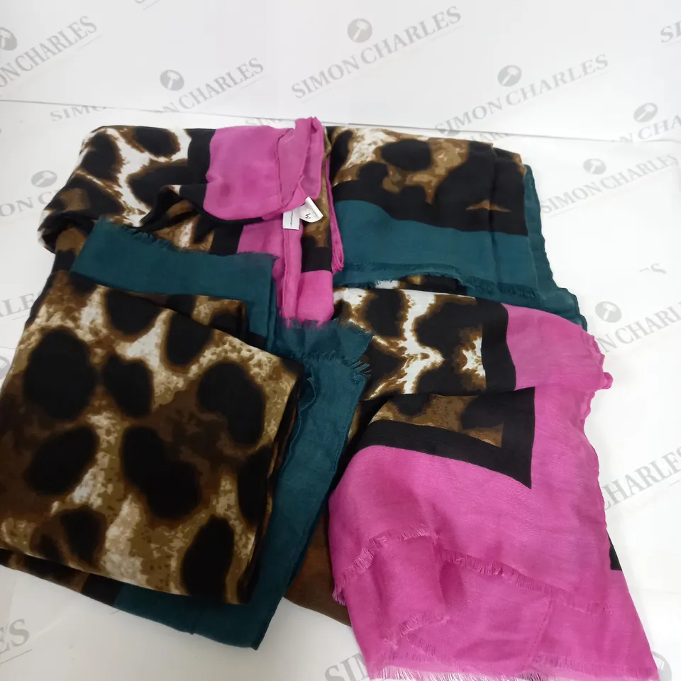 BOX OF 4 ASSORTED WINTER SCARFS 