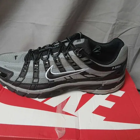 NIKE P-6000 TRAINERS – GREY/BLACK, UK 11 