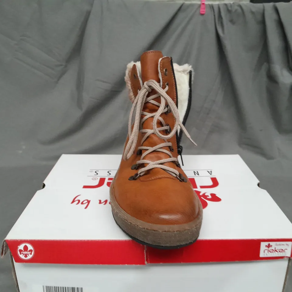 BOXED PAIR OF RIEKER FLEECE LINING BOOTS IN BROWN - UK 7 1/2