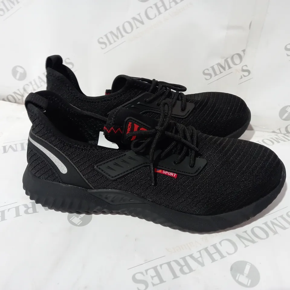 SROTER BLACK TRAINERS SIZE 41