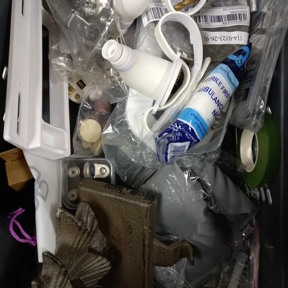 BOX OF APPROXIMATELY 20 ASSORTED HOUSEHOLD ITEMS TO INCLUDE CHRISTMAS THEMED DECORATIVE HOOK, 3 WAY ADAPTOR, INCENSE STICKS ETC 