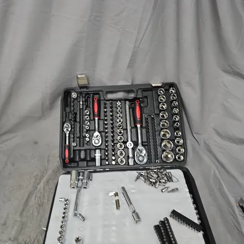 SOCKET SET – METRIC SOCKETS, EXTENSIONS AND BITS