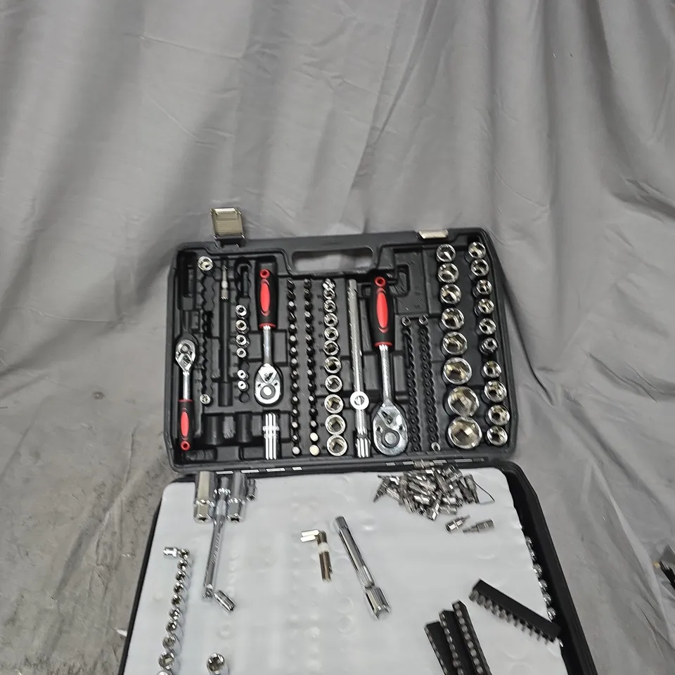 SOCKET SET – METRIC SOCKETS, EXTENSIONS AND BITS