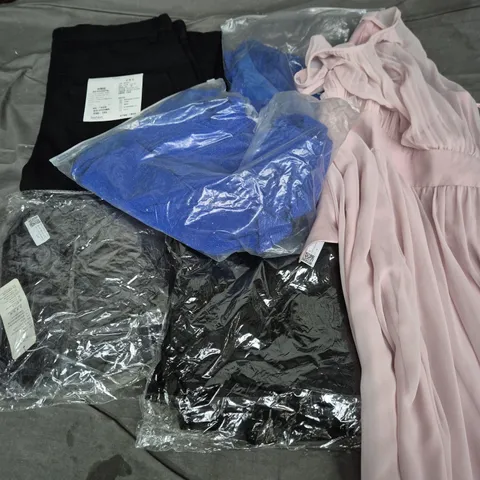 APPROXIMATELY 30 ASSORTED CLOTHING ITEMS IN VARIOUS SIZES, STYLES & COLOURS TO INCLUDE DRESS, COAT, TOPS, ETC - COLLECTION ONLY