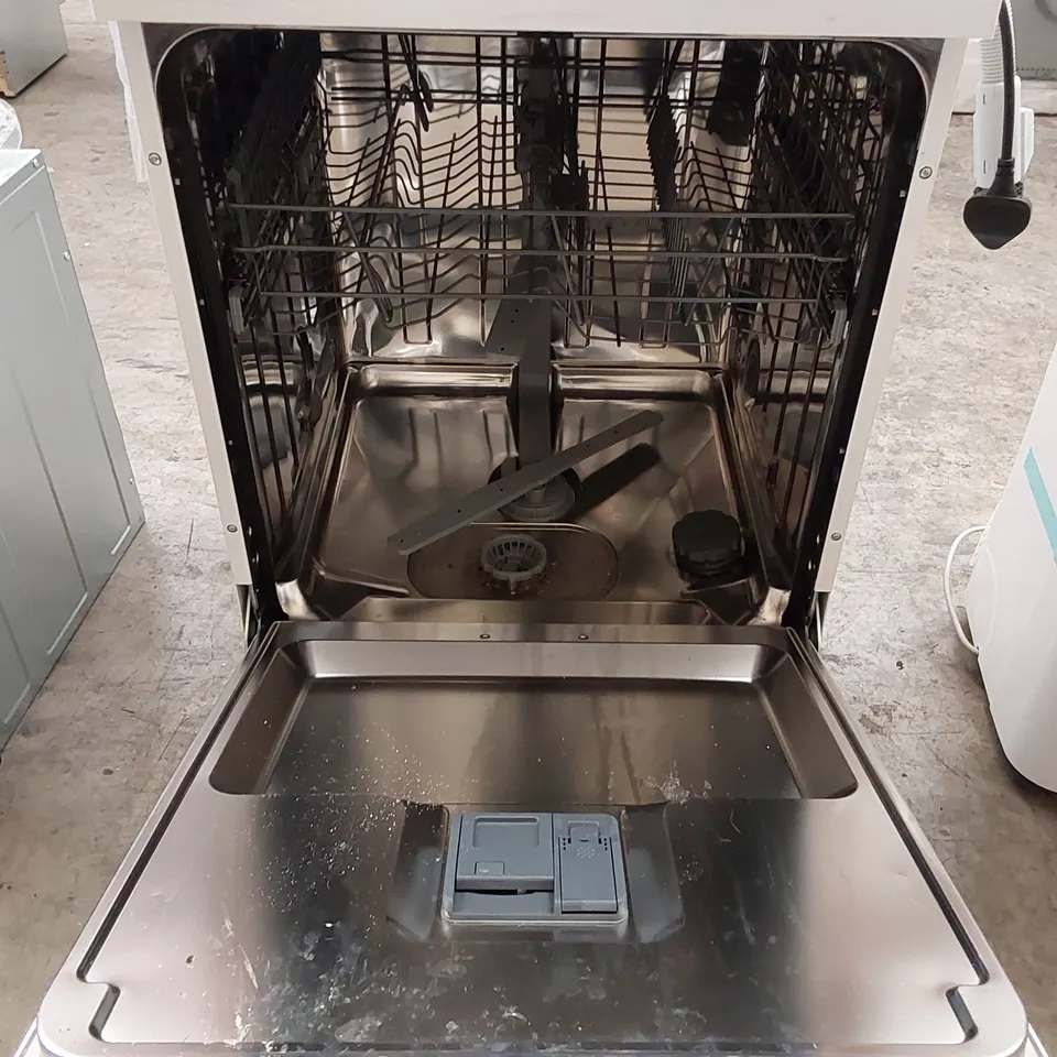 HISENSE HS642E60WUK FREESTANDING STANDARD DISHWASHER 85CM HIGH - E RATED, WHITE, 24 X 23 X 33 INCHES (L X W X H) [ENERGY CLASS E]