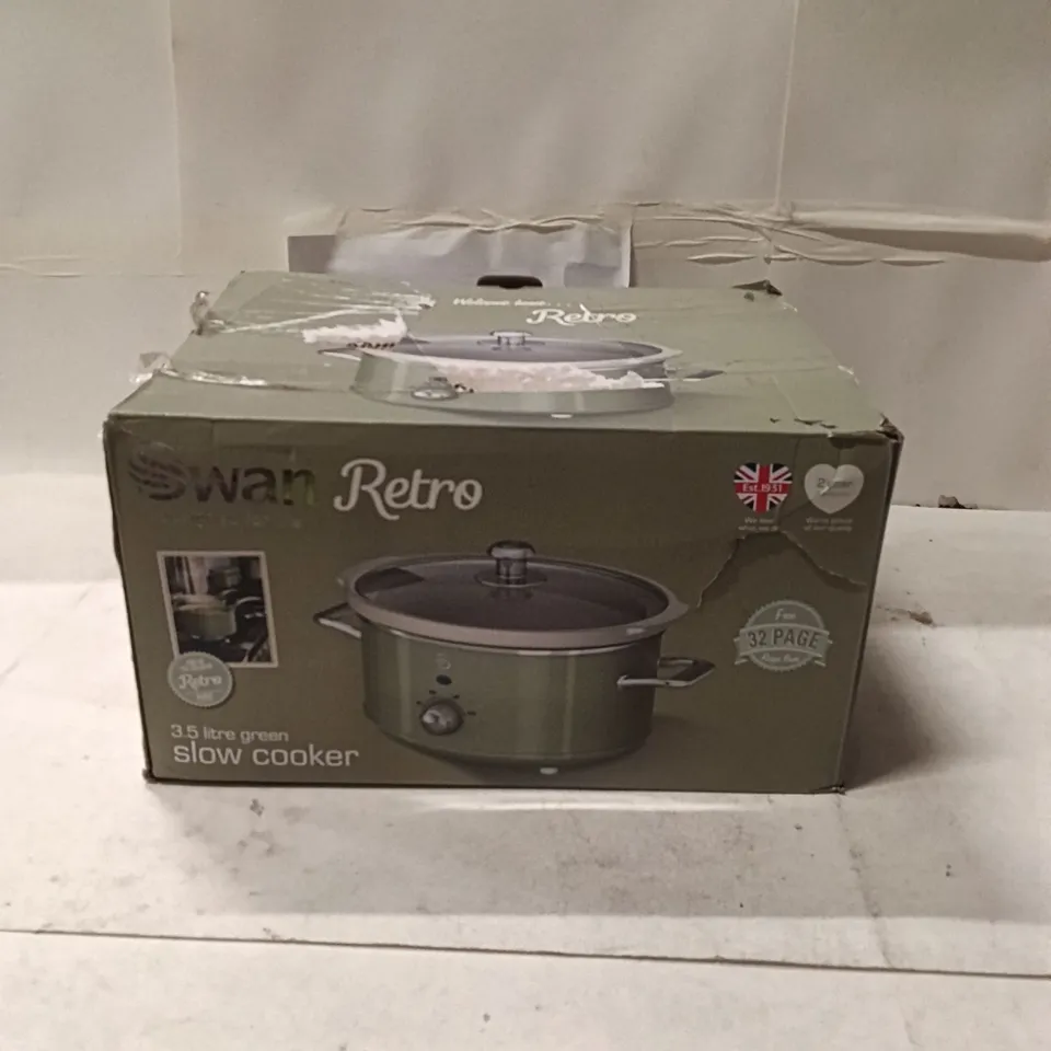 BOXED SWAN RETRO SF1702GN 3.5 LITRE SLOW COOKER