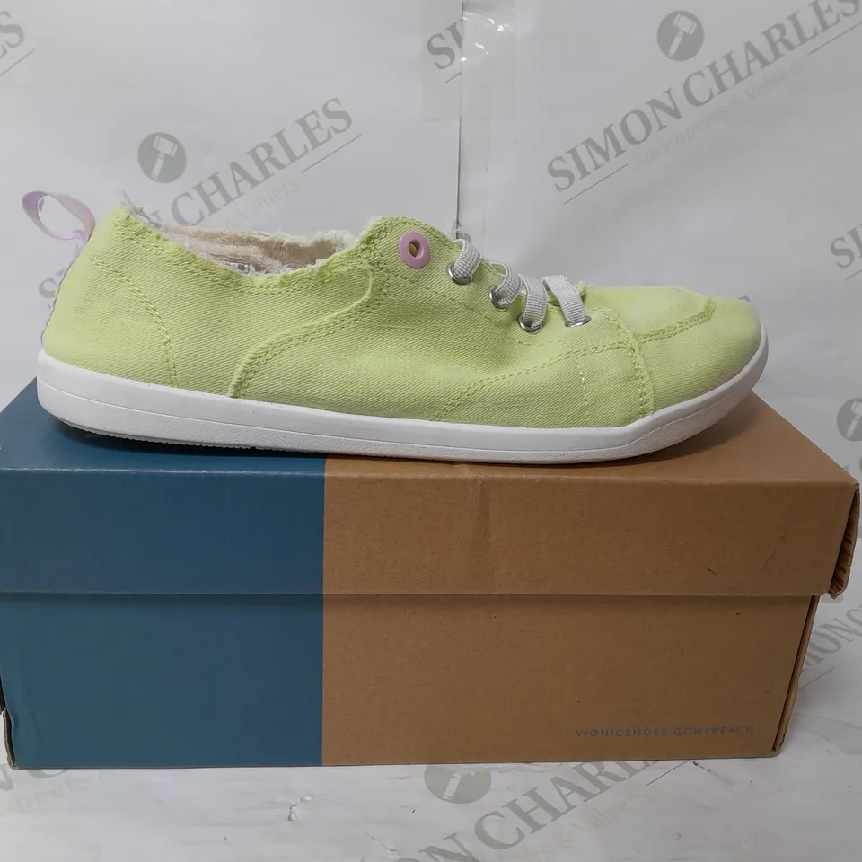VIONIC BEACH CASUAL CANVAS SHOE IN SEAFOAM SIZE 7